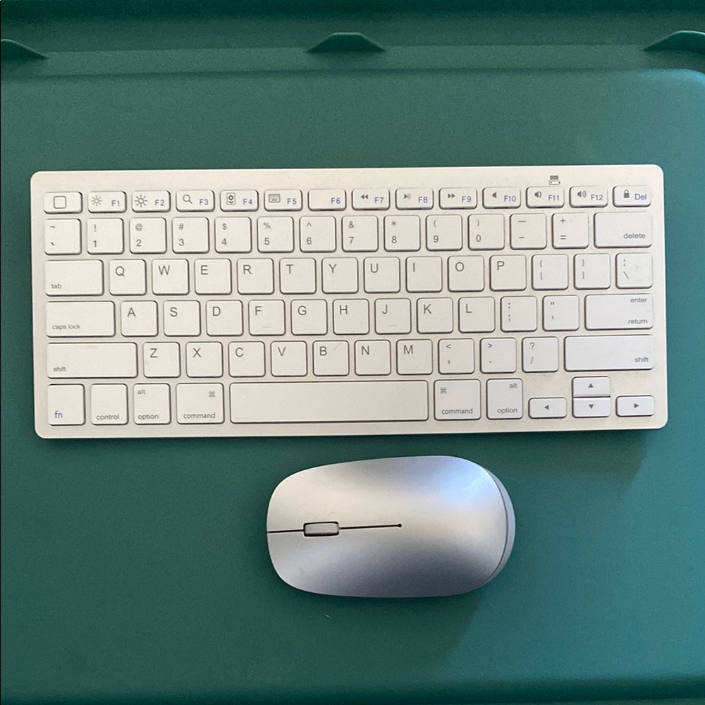 Wireless White Keyboard and Mouse Set